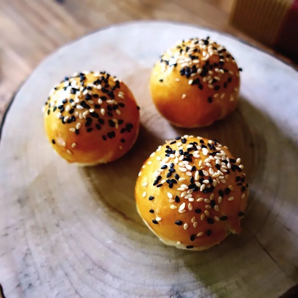 Instagram post from morimugi_bread_atelier. This post is in position 2.